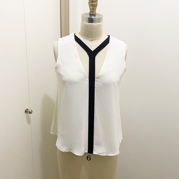 BCBG Unique Y-Front Flowy Tank Blouse White Black XXS - Picture 2 of 9
